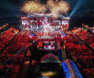 Thấy gì từ cơn sốt chưa từng có ở showbiz Việt