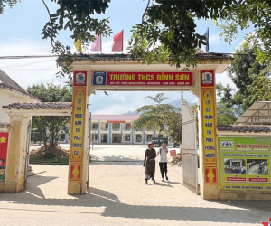 Hiệu trưởng yêu cầu giáo viên trả lại 'tiền tài trợ' cho phụ huynh