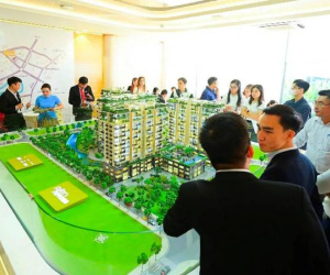 Môi giới bất động sản bỏ nghề giờ ồ ạt quay lại thị trường, ngày ngày mặc vest tiếp khách VIP, lái ô tô đi tìm cơ hội kiếm tiền 'to'