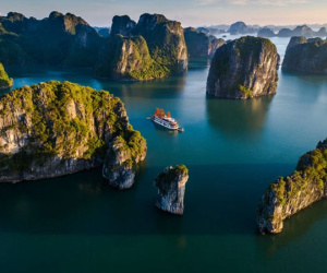 Giới tỷ phú sẽ thích thú với quyết định này của tỉnh sở hữu vịnh biển đẹp nhất thế giới ở Việt Nam