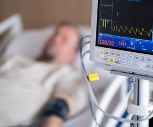 Bố chồng nằm viện, em dâu buông lời chua chát khi bàn việc góp viện phí