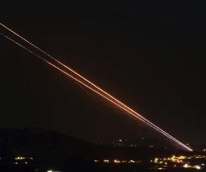 Hezbollah bắn 80 tên lửa tấn công Israel