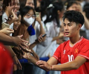 Cảnh tượng 'lạ kỳ' vây quanh dàn sao tuyển trẻ Việt Nam và mối lo cho AFF Cup của HLV Kim Sang-sik
