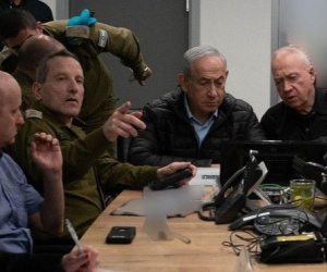 Israel tiếp tục không kích đợt hai, Iran xác nhận căn cứ quân sự bị tập kích