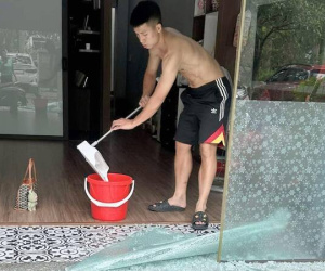 Vợ chồng Bùi Tiến Dũng - Khánh Linh bị cửa kính vỡ rơi vào người: Tình hình hiện tại thế nào?