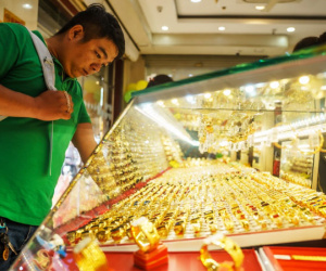 Giá vàng hôm nay 29/10/2024: Thế giới giảm, vàng nhẫn lao dốc từ đỉnh