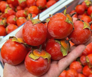 Dân buôn tiết lộ sự thật về loại hồng thạch đang ‘nhuộm đỏ’ chợ Việt