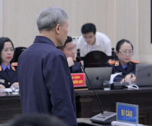 Cựu bí thư Bắc Ninh Nguyễn Nhân Chiến bật khóc tại tòa, bày tỏ nguyện vọng có cơ hội về 'chăm sóc mẹ già'