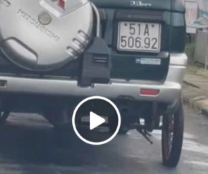 Xác minh clip ôtô lắp bánh xe máy chạy trên đường ở Cà Mau