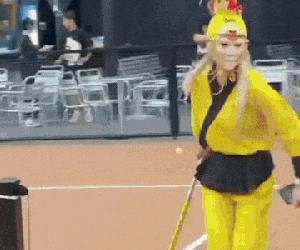 Phương Ly diện trang phục độc lạ trên sân pickleball khiến nhiều người bật cười