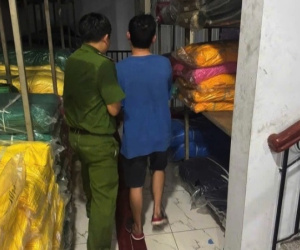 TP HCM: Người đàn ông cầm can xăng đe dọa đốt nhà