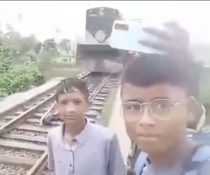 Mải quay TikTok, thiếu niên 14 tuổi bị tàu hỏa đâm trong tích tắc, diễn biến sau đó càng gây sốc