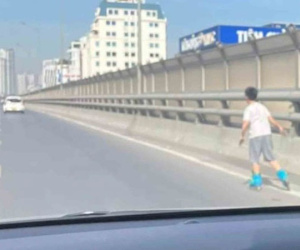 Phát hoảng với cậu bé trượt patin trên đường Vành đai 2 trên cao