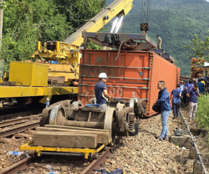 Hiện trường vụ tàu hàng bị trật bánh khi qua đèo Hải Vân