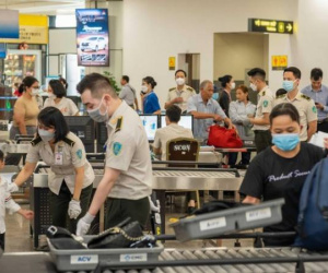 Ai được kiểm tra đột xuất hành lý của phi công và tiếp viên hàng không trước khi bay?