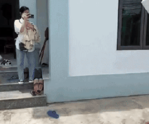 Chàng trai Hàn Quốc quỳ gối trước mẹ vợ Việt ở giữa sân, mối quan hệ 2 năm sau gây tò mò