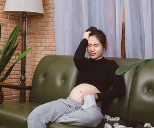 Đang mang thai nhưng mẹ chồng vẫn bắt làm việc nhà, tôi cãi lại thì bà ngậm ngùi nói nỗi khổ tâm: 'Muốn bảo vệ con'