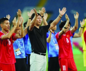 Chuyến 'do thám' của HLV Kim Sang-sik gây sốt