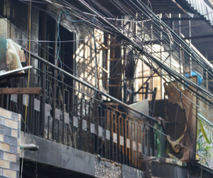 Lửa bùng lên kèm tiếng nổ trong căn nhà, hai chị em gái 16 và 8 tuổi mắc kẹt tử vong