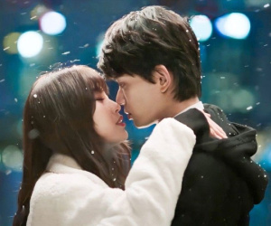 Phim Hoa ngữ chiếu 3 năm đột nhiên hot rần rần: Cặp chính yêu từ hiện đại tới cổ trang gây sốt MXH