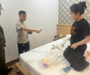 Nam thanh niên tá hỏa sau khi chở bạn gái đi mua sắm