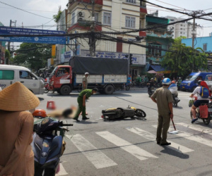 Người mẹ chở con gái đi học về bị xe bồn cán tử vong ở TP.HCM: Chồng nạn nhân khóc nấc tại hiện trường