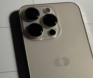 Xuất hiện mẫu thử iPhone siêu hiếm, không có cả logo 'quả táo'
