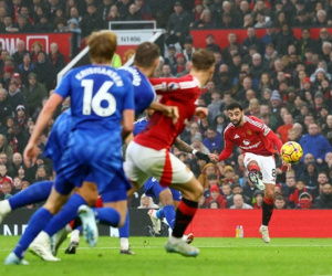 Van Nistelrooy thắng trận cuối tạm quyền, Man United áp sát Top 10 Ngoại hạng Anh