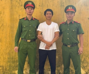 Bắt khẩn cấp kẻ ôm can xăng dọa giết mẹ con người tình cũ