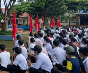 2 nữ sinh lớp 9 bị 2 nam sinh đâm trọng thương sau giờ chào cờ