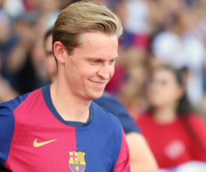 De Jong: Bom tấn Barca cản trở Hansi Flick