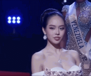 Đoạn clip chứng minh hào quang Hoa hậu đã chiếu vào Thanh Thủy trước khi công bố kết quả, netizen cảm thán: Không đăng quang hơi phí!