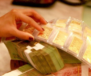 Cách nào ‘ngăn’ người dân đổ tiền vào vàng?