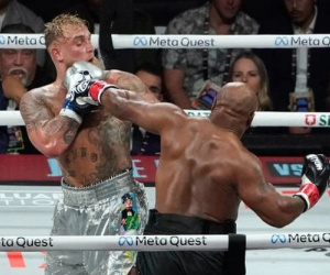 Jake Paul đánh bại Mike Tyson sau 8 hiệp đấu, nhận 40 triệu USD