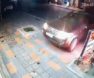 Công an quận 1 tìm thanh niên tông 2 cô gái người nước ngoài bị camera ghi lại