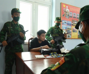 Bí mật bên trong chiếc ba lô của 1 người Trung Quốc ở biên giới Tây Ninh