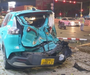 Thông tin mới về 2 xe taxi điện, 2 xe máy tông liên hoàn ở Bình Dương