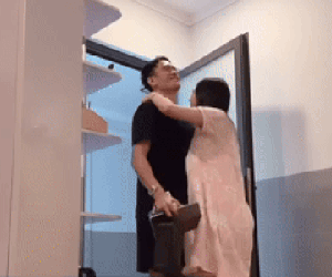 Lộ nhan sắc thật vợ bầu của cầu thủ điển trai nhất nhì U23 Việt Nam, sắp 'vỡ chum' những vẫn làm điều đặc biệt cho chồng