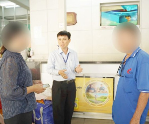 Nhiều phụ huynh hốt hoảng đến Bệnh viện Chợ Rẫy tìm con 'đang cấp cứu'