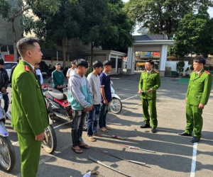 Khởi tố nhóm trai bản chế dao kiếm ra phố diễu võ dương oai