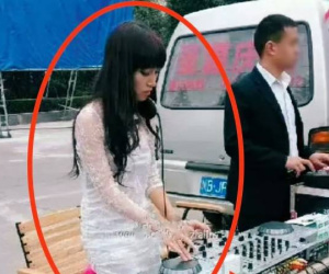 Bức ảnh trước khi nổi tiếng mà Lý Tử Thất muốn xé bỏ