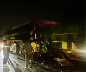 Tai nạn liên hoàn giữa 5 xe ôtô, hai người nhập viện