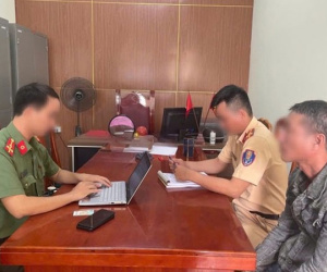 Nghe vợ kể con gái bị CSGT phạt tiền triệu, bố lên mạng 'bênh' liền bị phạt nặng hơn