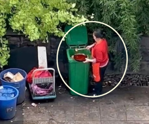 Nữ nhân viên loay hoay ở thùng rác, hóa ra làm chuyện đáng sợ