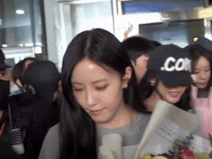 HOT: T-ara đổ bộ sân bay Nội Bài, visual đỉnh cao khiến fan 'xỉu lên xỉu xuống'