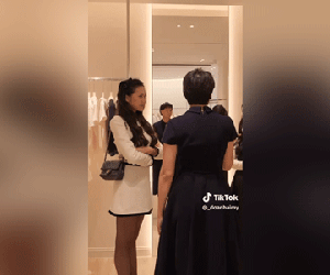 Mẹ vợ hot nhất làng bóng đá chiếm spotlight với nhan sắc trẻ đẹp tuổi U50 khi 'hộ tống' Doãn Hải My đi làm