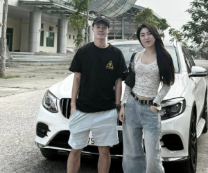 Danh tính mỹ nhân lái Mercedes thân mật chụp ảnh với Văn Toàn