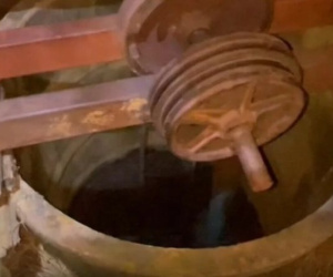 Con gái và con rể mất tích, cha tới giếng kiểm tra thì thấy cảnh đáng sợ