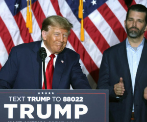 Ai trong gia đình thay 'ái nữ' Ivanka làm cố vấn hàng đầu cho ông Trump?