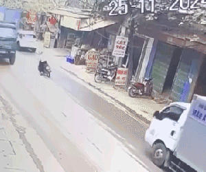 Đột ngột ngã ra đường, người đàn ông đi xe máy bị xe tải cán tử vong ở Yên Bái